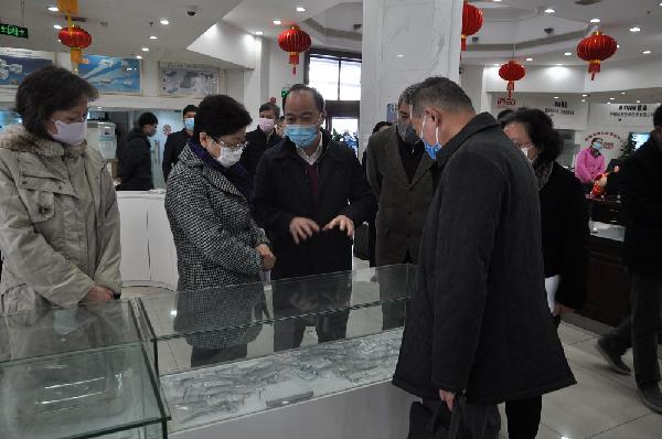 上海市政協(xié)政協(xié)副主席、黨組副書記方惠萍一行赴上藥控股醫(yī)療器械調(diào)研