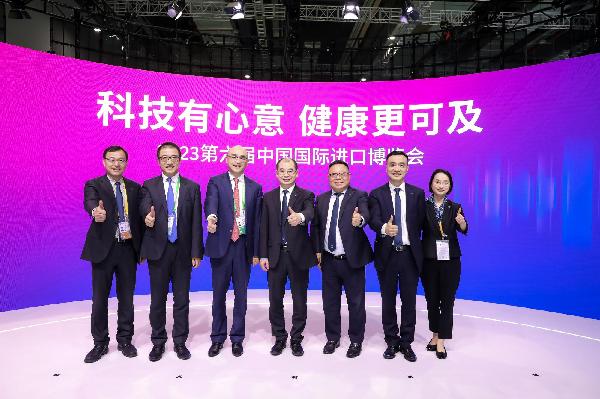 相約進(jìn)博 | 上海醫(yī)藥助力雅培藥品新品發(fā)布，共同推動(dòng)中國(guó)女性健康全程管理